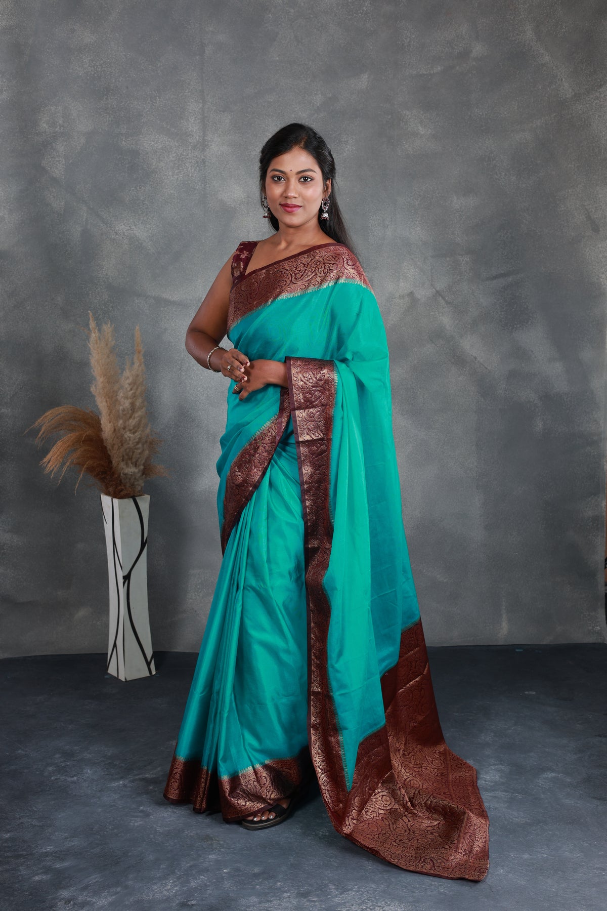 Teal Saree with Contrast Border - Thugil