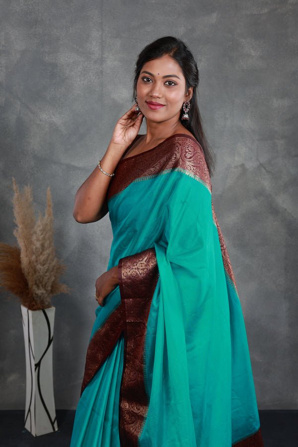 Teal Saree with Contrast Border - Thugil
