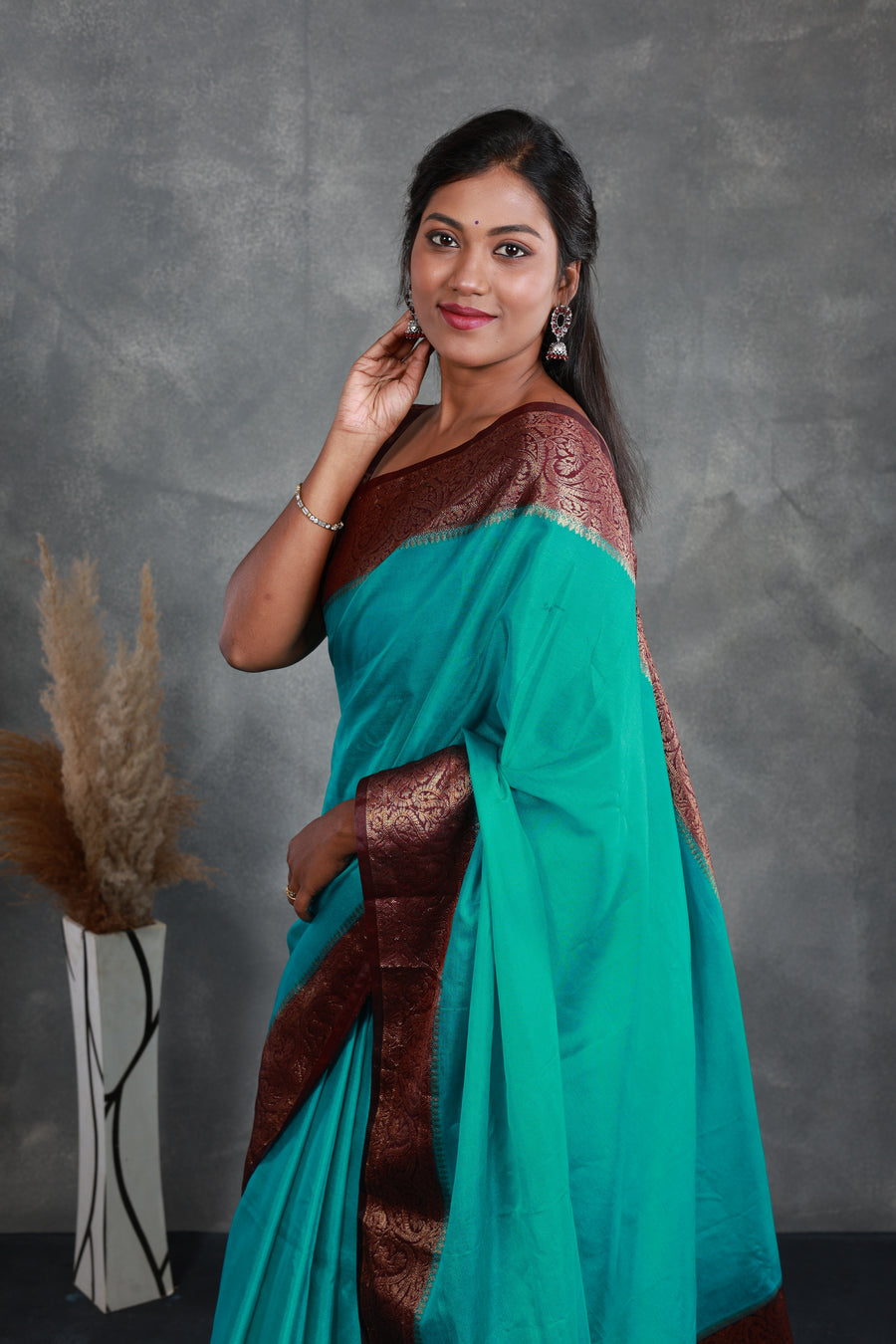 Teal Saree with Contrast Border - Thugil