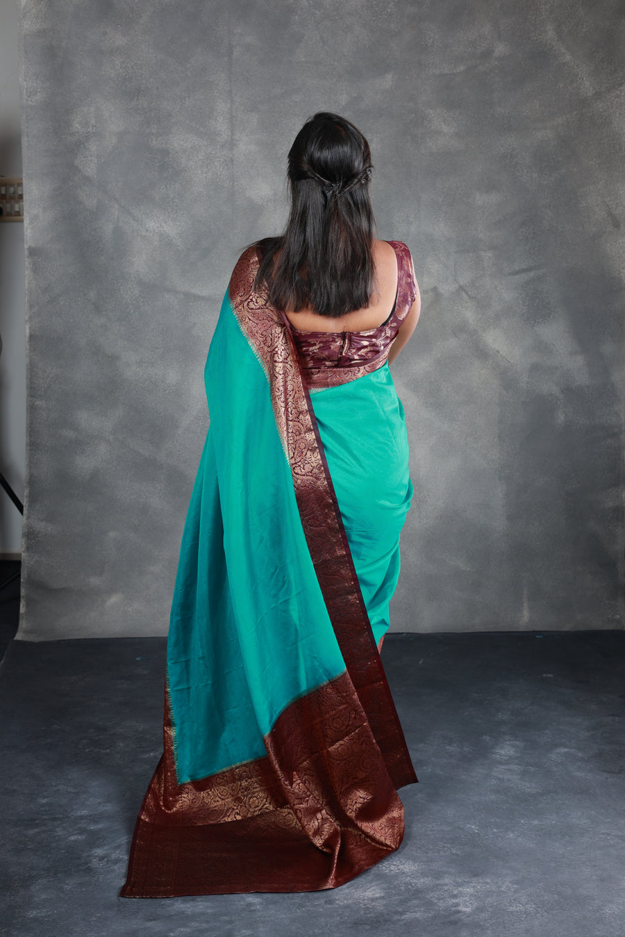 Teal Saree with Contrast Border - Thugil