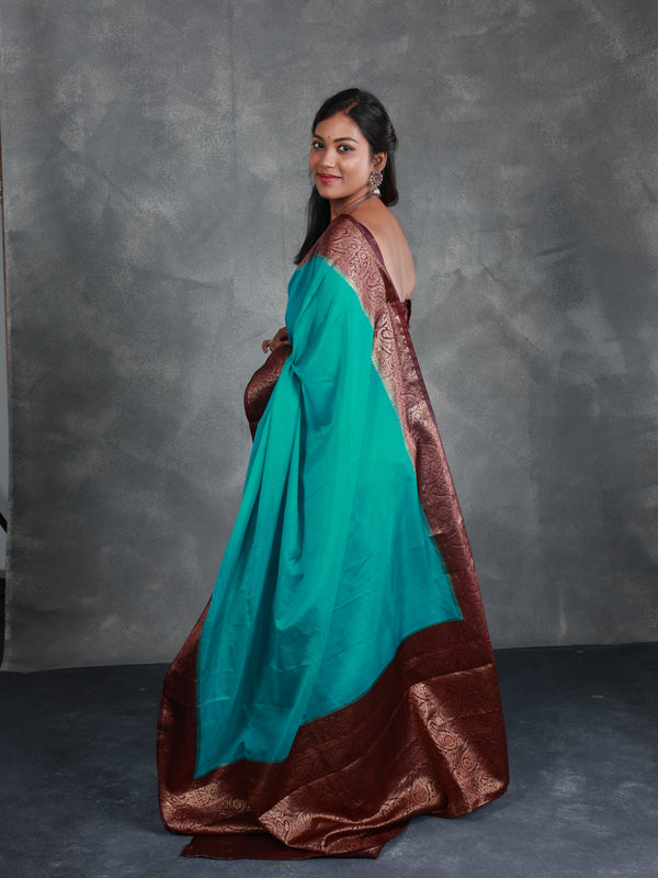 Teal Saree with Contrast Border - Thugil